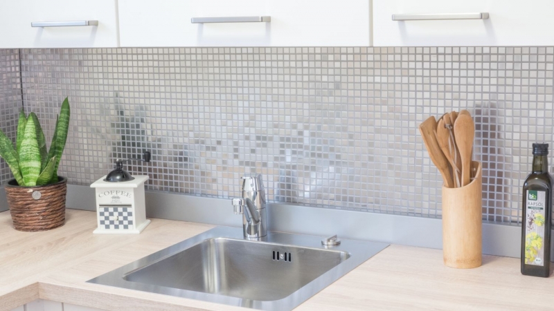 Piastrella a mosaico decorata a mano in acciaio inox argento acciaio spazzolato backsplash cucina MOS129-CE15D_m