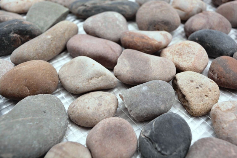 MOS30-1204_m: piastrella a mosaico con motivo a mano, ciottolo di fiume, ciottolo nero, ciottolo arcuato, beige, grigio, nero
