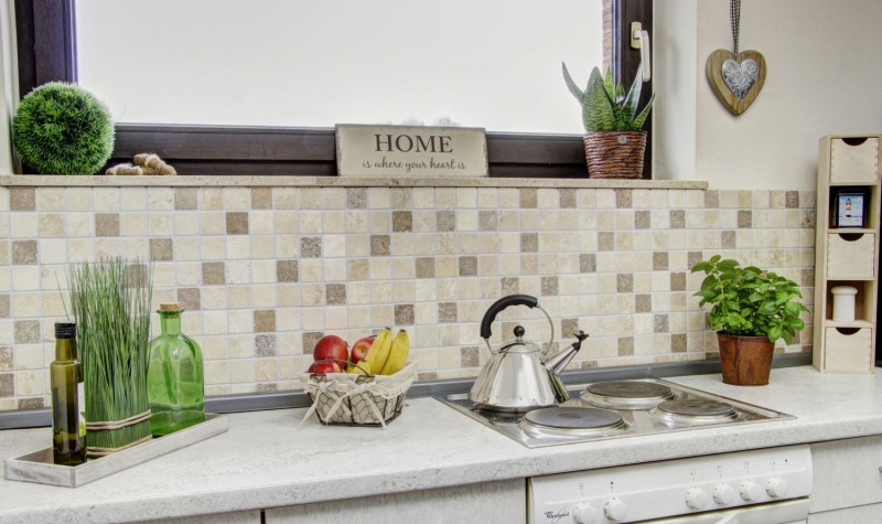 Campione a mano di mosaico per cucina Travertino pietra naturale beige marrone Chiaro + Noche Travertino MOS43-1216_m