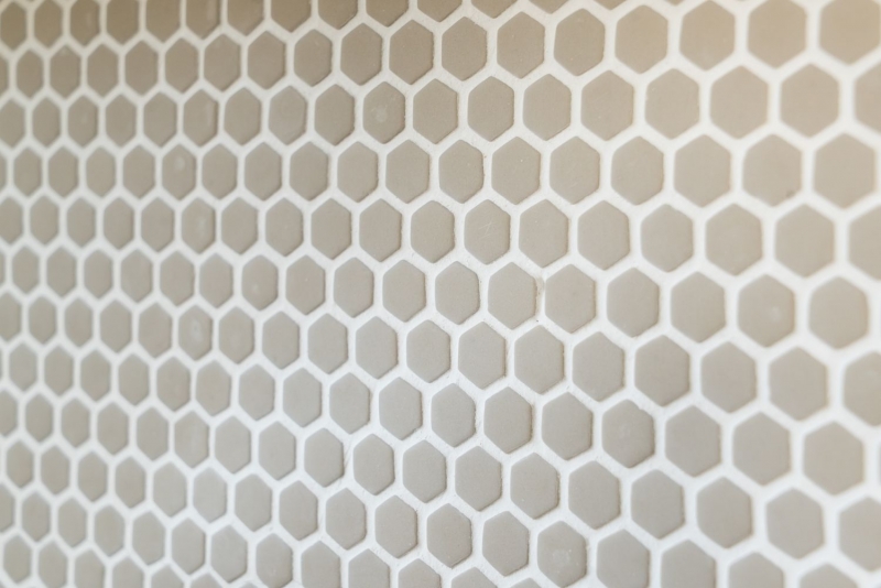 Piastrella di mosaico dipinta a mano ECO Recycling GLAS Hexagon Smalto crema opaco MOS140-HX13C_m