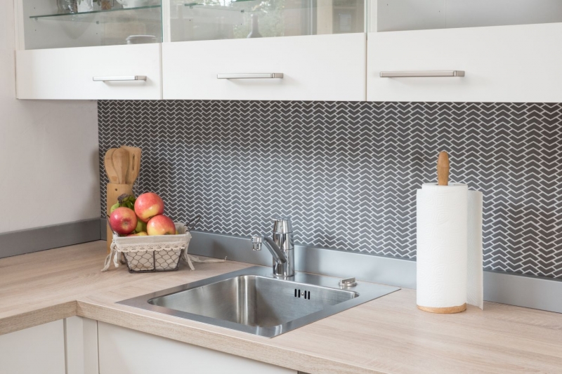 Mosaico dipinto a mano ECO Recycling GLASS smalto a spina di pesce grigio-marrone opaco MOS140-HB35G_m