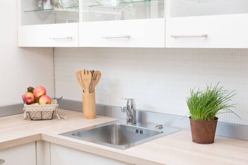 Piastrella di mosaico modellata a mano ECO Recycling GLASS smalto a spina di pesce bianco opaco MOS140-HB37W_m