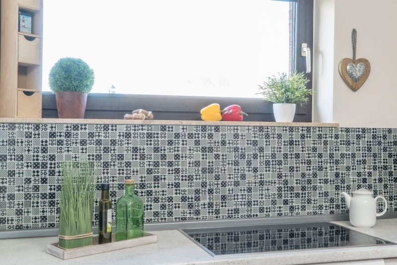 Mosaico vintage retrò dipinto a mano Mosaico di vetro bianco traslucido Cristallo ottico nero MOS88-8OP5_m