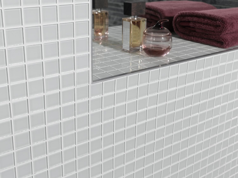 Piastrella di mosaico dipinta a mano Bianco traslucido con sfumature verdi Mosaico di vetro Cristallo BAD WC MOS60-0102_m