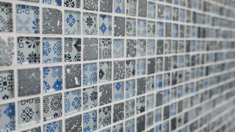 Piastrella di mosaico dipinta a mano Backsplash di piastrelle Mosaico di vetro traslucido blu nero Resina di cristallo Blu ottico nero argento MOS83-CB07_m