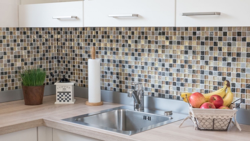 Piastrella di mosaico dipinta a mano Backsplash di piastrelle Traslucido oro marrone Mosaico di vetro Pietra di cristallo texture oro marrone MOS83-CR17_m
