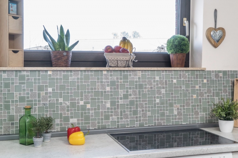 Piastrella di mosaico dipinta a mano Backsplash di piastrelle Grigio traslucido Combinazione di mosaico di vetro Pietra di cristallo chiara grigio opaco MOS88-MC669_m