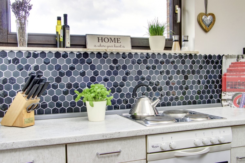Piastrella di mosaico decorata a mano Backsplash di piastrelle Nero traslucido Mosaico di vetro esagonale Pietra di cristallo 3D nero MOS11D-33_m