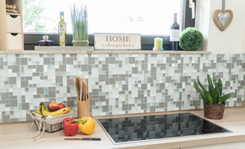 Piastrella di mosaico dipinta a mano Backsplash di piastrelle Traslucido bianco grigio Combinazione di mosaico di vetro Pietra di cristallo bianco grigio bianco opaco MOS88-MC659_m