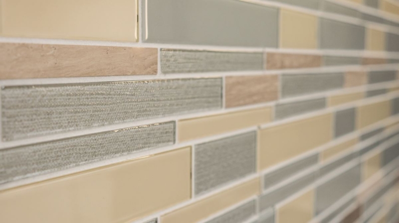 Piastrella di mosaico campione dipinta a mano Rivestimento traslucido grigio beige Mosaico di vetro composito Pietra di cristallo grigio beige MOS67-GV24_m
