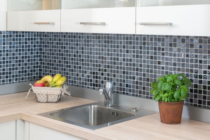 Piastrella di mosaico dipinta a mano Backsplash di piastrelle Traslucido grigio nero Mosaico di vetro Pietra di cristallo grigio nero MOS62-0302-GN_m