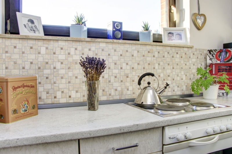 Campione a mano di mosaico Piastrella backsplash autoadesiva travertino pietra naturale beige combinazione travertino beige MOS200-4CM14_m