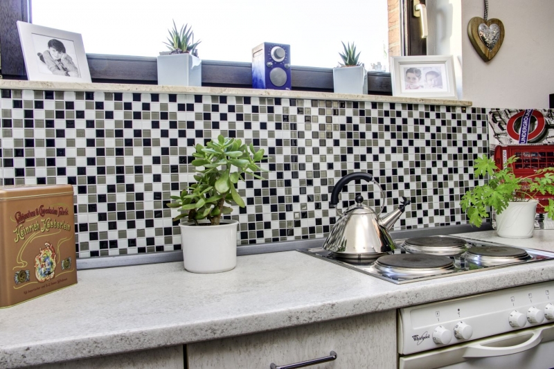 Piastrella di mosaico dipinta a mano Rivestimento autoadesivo Traslucido marrone bianco nero Mosaico di vetro Cristallo marrone bianco nero MOS200-4CM30_m