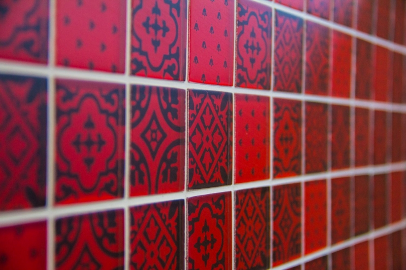 Piastrelle di mosaico vintage retrò per la cucina, mosaico di vetro rosso traslucido, aspetto cristallo rosso MOS78B-0902_f | 10 tappetini di mosaico