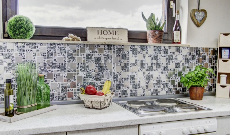 Piastrella di mosaico traslucida in acciaio inox nero argento combinazione di mosaico di vetro Cristallo acciaio nero struttura MOS88-0203_f | 10 tappetini di mosaico