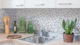 Piastrella di mosaico per cucina Traslucido grigio chiaro oro Mosaico di vetro Pietra di cristallo EP grigio chiaro oro MOS92-HQ12_f