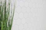 Piastrella di mosaico decorata a mano in ceramica esagonale bianca lucida per cucina MOS11B-0102_m