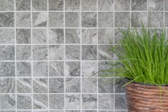 Piastrella di mosaico dipinta a mano, aspetto pietra naturale, struttura grigia, rivestimento del bagno MOS16-HWA4GY_m