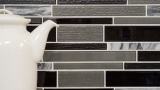 Piastrella di mosaico dipinta a mano Backsplash di piastrelle Grigio traslucido nero Mosaico di vetro composito Pietra di cristallo grigio nero MOS67-GV44_m